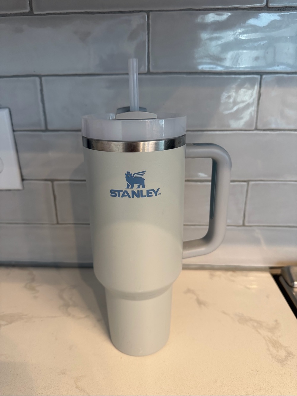 Stanley blue The Quencher H2.0
Flowstate Tumbler w/ straw 40 OZ